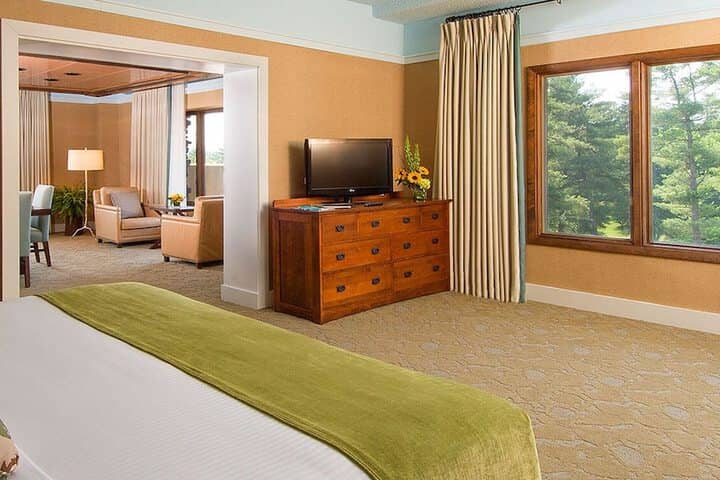 Room 33 of 387