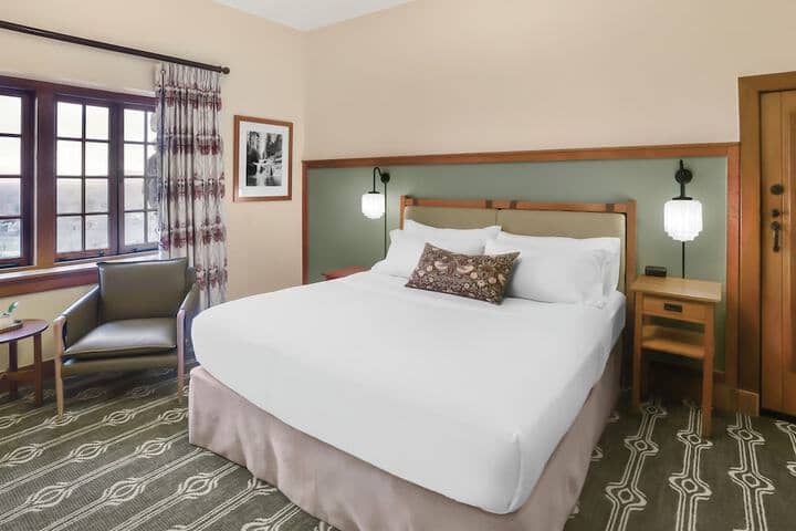 Room 102 of 387